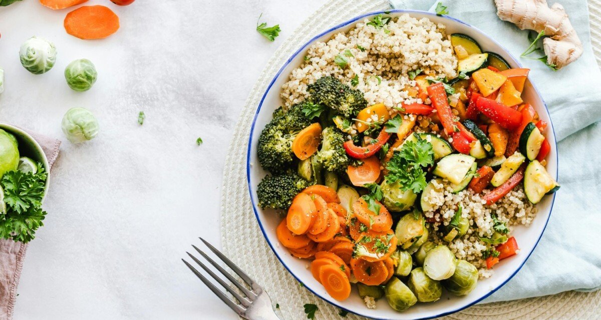 Healthy meal with colorful vegetables, quinoa, and brussels sprouts served in a bowl, showcasing a balanced and nutritious diet for weight loss.